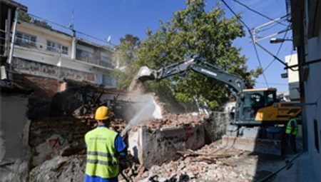 Ballıkuyu dönüşüm bölgesindeki metruk yapılar yıkılıyor