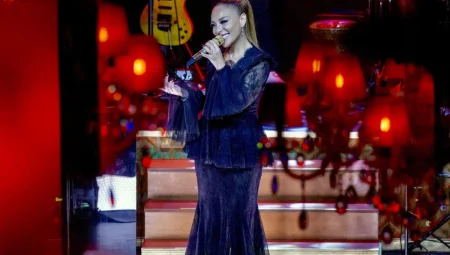 Ziynet Sali, Muazzez Abacı’ya Saygı Gösterdi