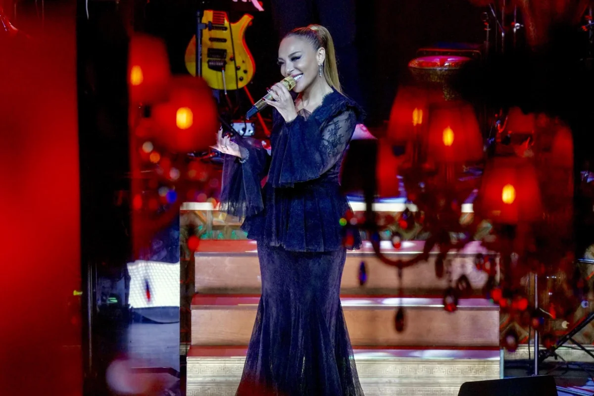 Ziynet Sali, Muazzez Abacı’ya Saygı Gösterdi 1 Ziynet Sali, Muazzez Abacı’ya Saygı Gösterdi