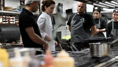 Muratpaşa’da Gold Town Çalışanlarına Hijyen Eğitimi Verildi