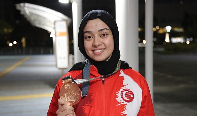 Esma Gökülü, İşitme Engelliler Olimpiyatlarında Bronz Madalya Alarak Ülkemizin Gururu Oldu 1 esma gokulu isitme engelliler olimpiyatlarinda bronz madalya alarak ulkemizin gururu oldu